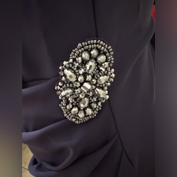 Alex Evenings Scuba Crepe Round Neck 3/4 Bell Sleeve Embellished Brooch - Picture 4 of 5